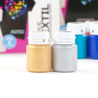Sve nijanse ROSA akrilnih boja za tekstil iz seta od 12x20 ml, spremne za kreativni rad.