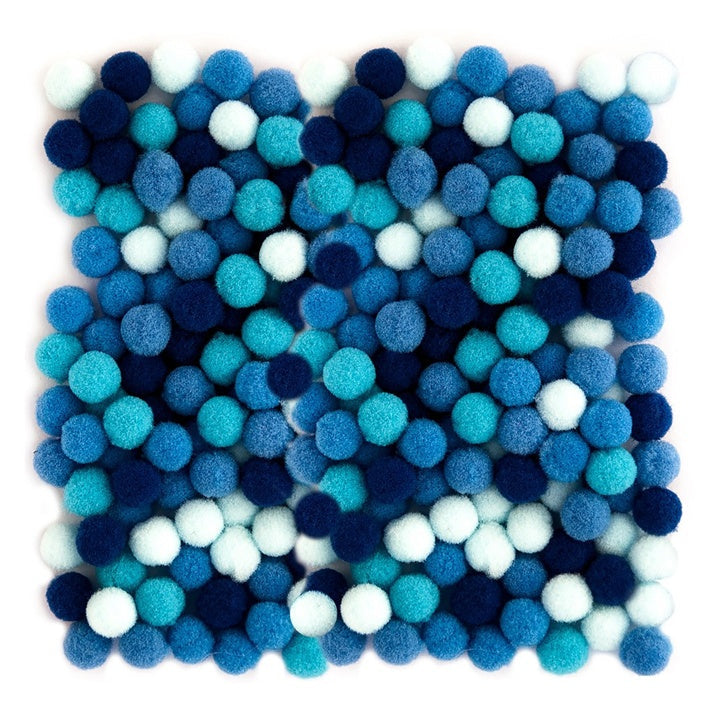 Kreativni materijal: 120 akrilnih pompona u bojama, prečnika 1 cm.