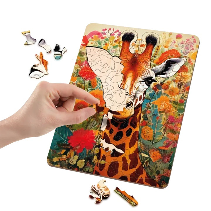 Složene drvene puzzle Žirafa prikazuju detaljan crtež žirafe u prirodi.