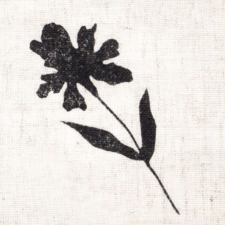 Detaljan prikaz drvenog pečata ROSA TALENT Botanical sa biljnim motivom, idealan za scrapbooking i papirnu galanteriju.