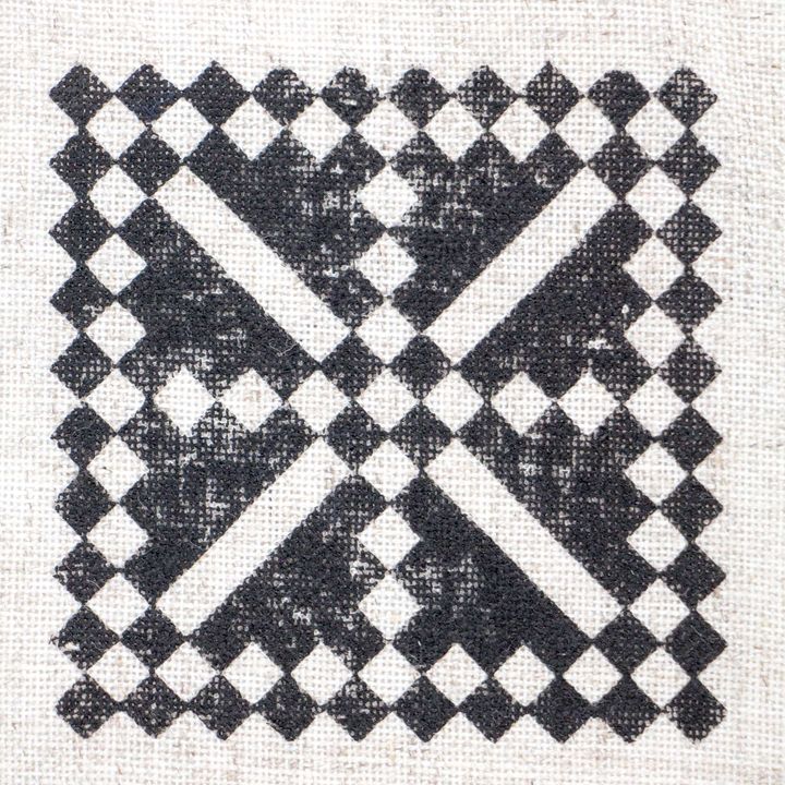 Detaljan prikaz drvenog pečata ROSA TALENT Geometry 7.5x7.5 cm sa geometrijskim uzorkom za umjetničke projekte.