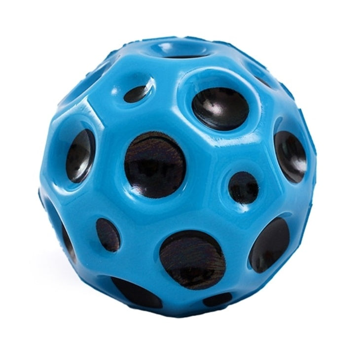 Fidget Crater Ball antistresna loptica sa rupičastom teksturom za opuštanje i kreativnu igru.