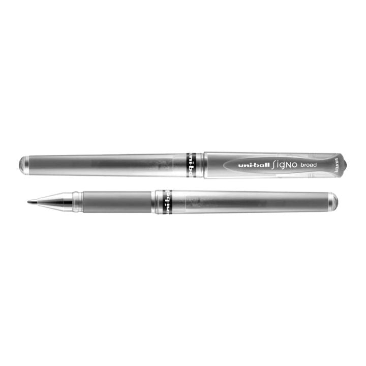 Krupni kadar vrha UNI SIGNO UM-153 gel olovke od 1.0 mm za glatko ispisivanje.