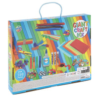Dijete koristi materijale iz Giant Craft Box 500 kom plavog seta za izradu unikatnih umjetničkih radova.