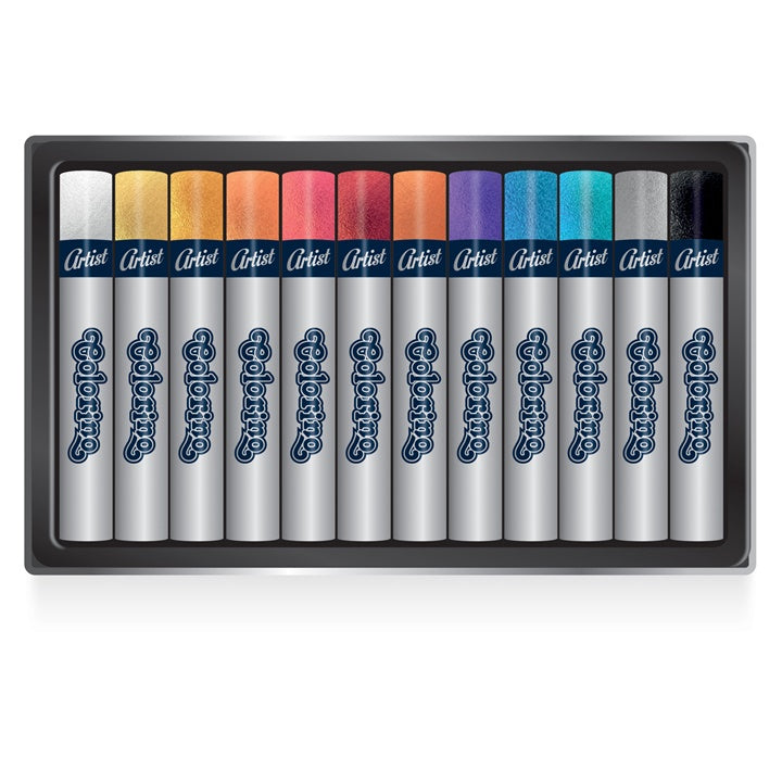 Otvorena kutija sa 12 živopisnih metalik uljanih pastela marke Colorino Artist.