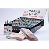 Papa's Clay uljani omekšivač pored alata za modeliranje i komada polimerne mase.