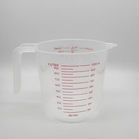 Plastična posuda za miješanje i izlijevanje boja zapremine 1000 ml sa praktičnim grlićem za precizno sipanje.