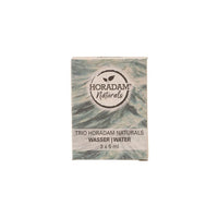 Set od tri HORADAM Naturals akvarel boje u tubama od 5 ml na bijeloj podlozi.