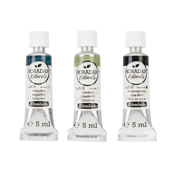 Tri tube HORADAM Naturals akvarel boja poredanih za prikaz prirodnih pigmenata.