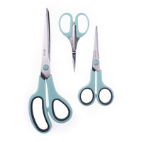 Set od tri makaze sa ergonomskom softgrip drškom za precizno rezanje papira i umjetničke projekte.