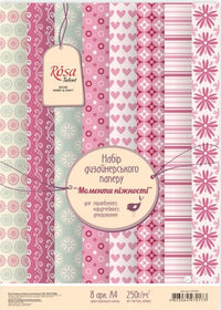 Set papira za scrapbooking Trenuci nježnosti dimenzija 21 x 29.7 cm s nježnim motivima za kreativno ukrašavanje.