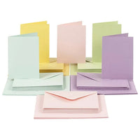 Set od 50 pastelnih razglednica i koverti dimenzija 10,5x15 cm za kreativno pisanje i umjetničke projekte.