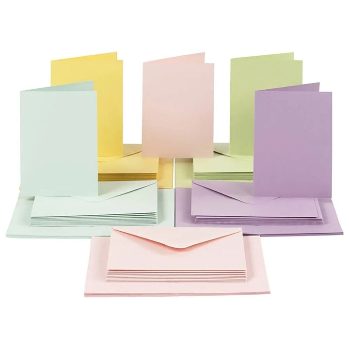 Set od 50 pastelnih razglednica i koverti dimenzija 10,5x15 cm za kreativno pisanje i umjetničke projekte.