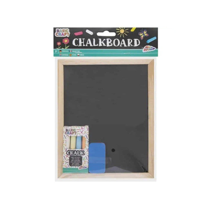 Set školske table dimenzija 20x16 cm sa četiri krede u boji i praktičnim brisačem za crtanje i pisanje.