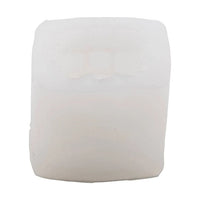 Silikonski kalup kvadrat sa mjehurićima pored gotovog dekorativnog predmeta.