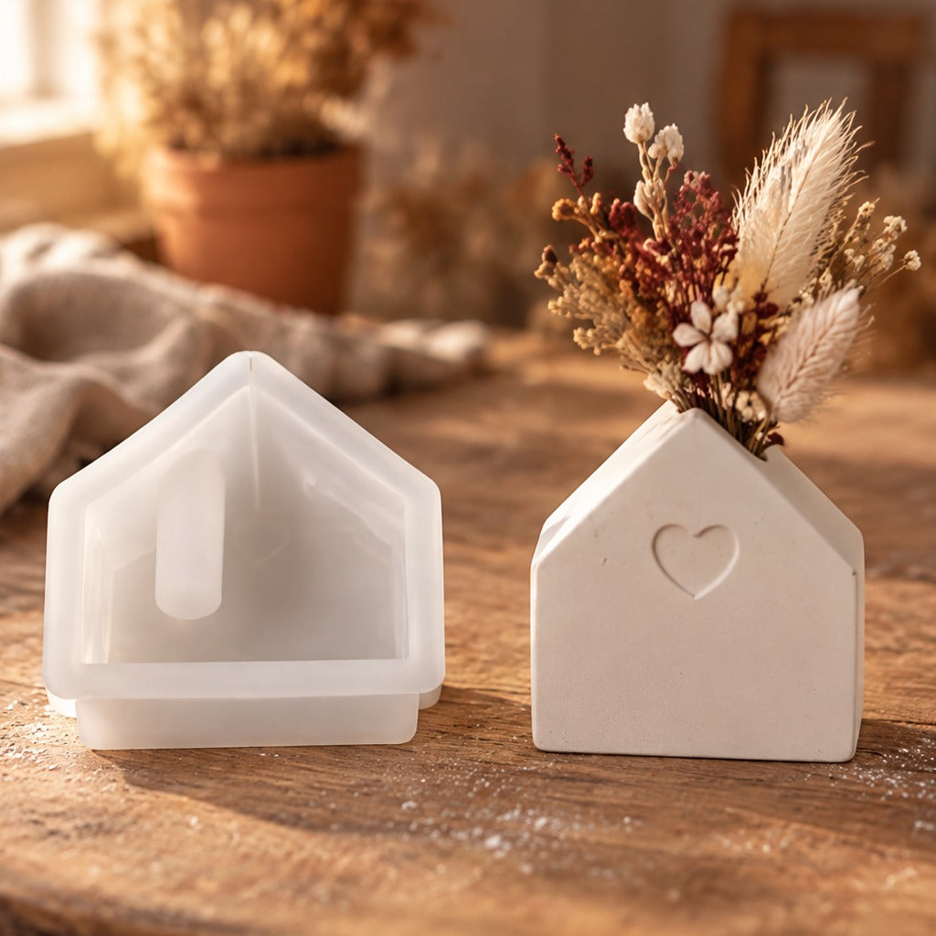 Silikonski kalup za izlivanje mini vazica za sušeno cvijeće – kućica – 5,1 × 5,9 cm
