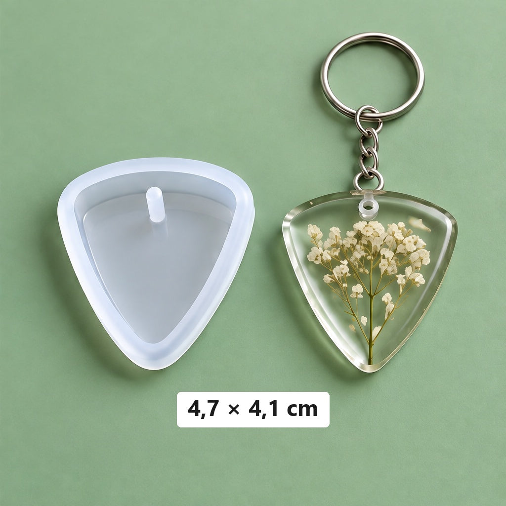 zaobljeni trougao 4,7 × 4,1 cm + 3 prstena za privjesak