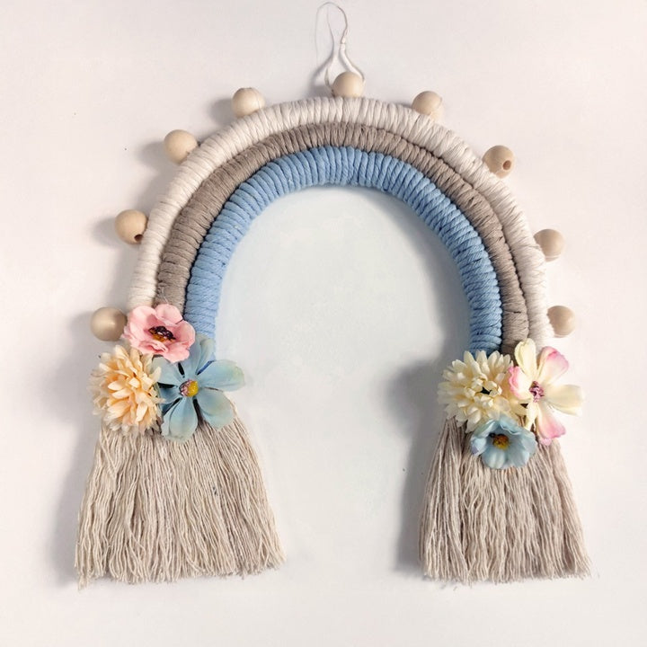 Kreativni materijal: 24 tekstilna cvijeta u tri uzorka, savršeni za ukrašavanje i hobi projekte.